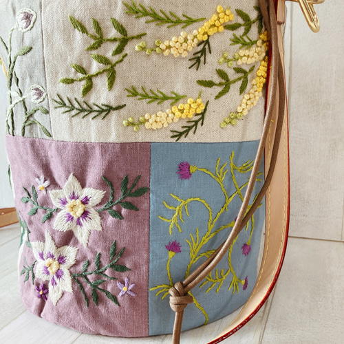 受注製作= 丸底 ショルダーバッグ 手刺繍 ハンドメイド6つのお花