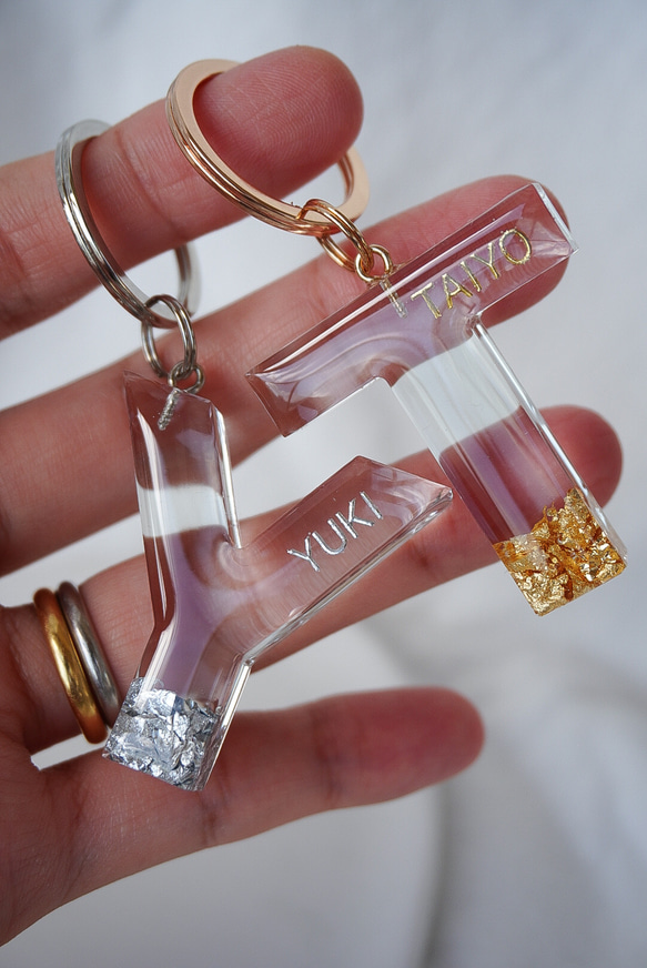clear】名入れ レジン キーホルダー バッグチャーム プチギフト お揃い