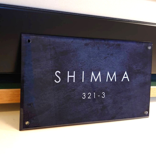 屋外対応】ステンレスブラック調アクリル表札＊透明4辺45度斜め