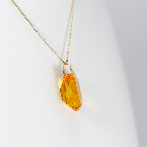 秋色 / 天然 琥珀 スクエアカット】18金ペンダント シルバー925製