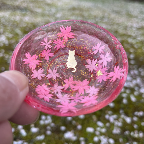 レジンで作った猫と桜満開の小皿or小物入れ その他雑貨 和柄屋さくら