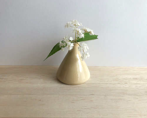 フラスコ型一輪挿し（アイボリー） 一輪挿し・花瓶・花器 後山工房