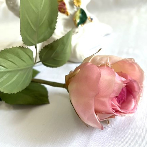 手染め布花 春の歌⓸ 薔薇1枝 玄関・和洋の空間・お部屋のインテリア