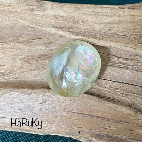 金と虹 ガーデンクォーツ ルース 72 虹色の帯とリモナイト 天然石