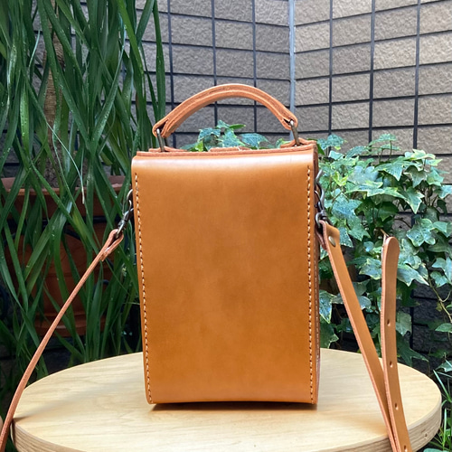 ヌメ革 ショルダーバッグ 箱型 キャメル 手縫い ☆送料無料 ショルダー