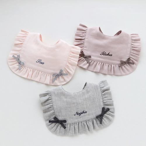 スクエア スタイ ୨୧ 刺繍 お名前入れ スタイ・よだれかけ baby's