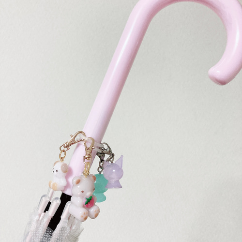 ❤️送料無料❤️名入れ可 目印チャーム いちごのくまちゃん レジン