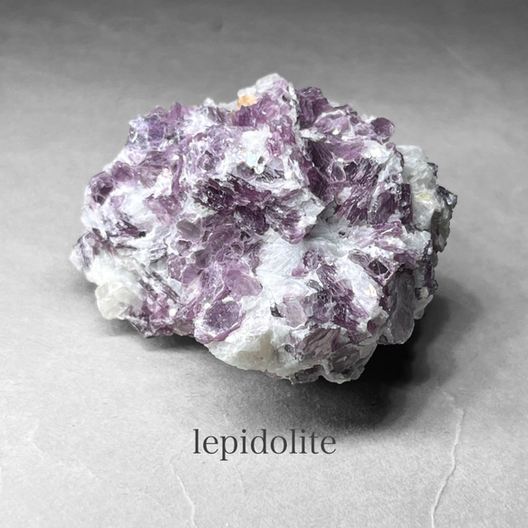 lepidolite / レピドライト原石 C 天然石 N.st 通販 17806999｜Creema