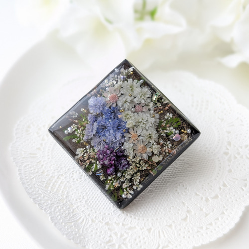 ブローチ】レジンお花のブローチ ブラック ブローチ レジンブローチ
