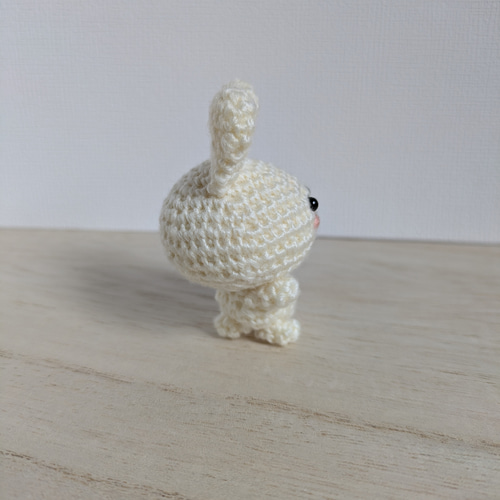 あみぐるみ うさぎさん 白 べにほっぺ キーホルダー ハンドメイド