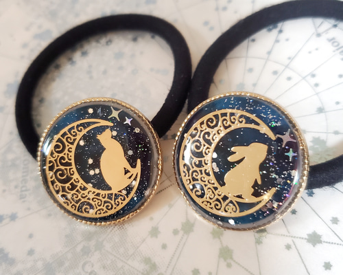光る宇宙とうさぎ(猫)と月のヘアゴム レジン 蓄光 ハンドメイド