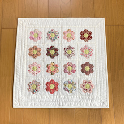 リバティの四角つなぎのパッチワークタペストリー タペストリー