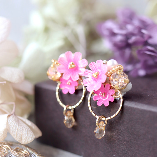 秋の花、コスモス＊揺れるbijouピアス／イヤリング イヤリング