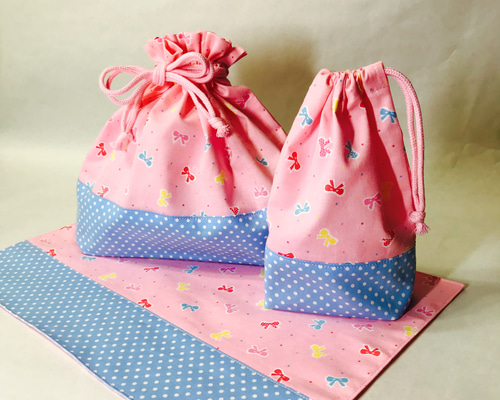 再販】リボン&ドット ピンク トリオセットが入るお弁当袋&コップ袋