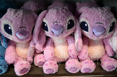 ディズニーで買えるスティッチのぬいぐるみ9選！かわいいクッションも