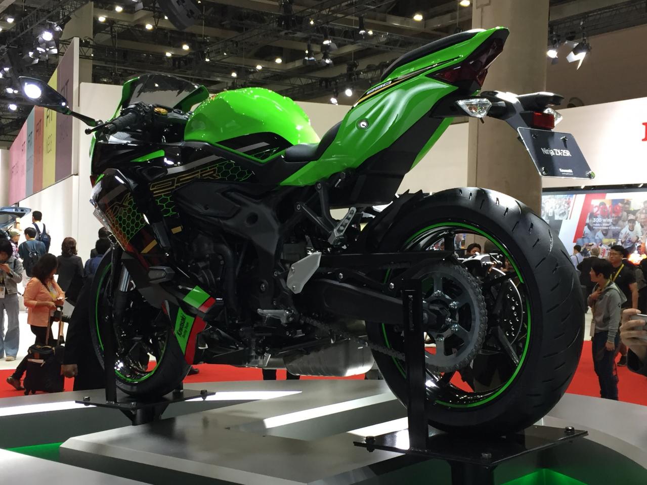 ぜひとも聞いてほしい、250cc4気筒のエンジン音。カワサキ Ninja ZX