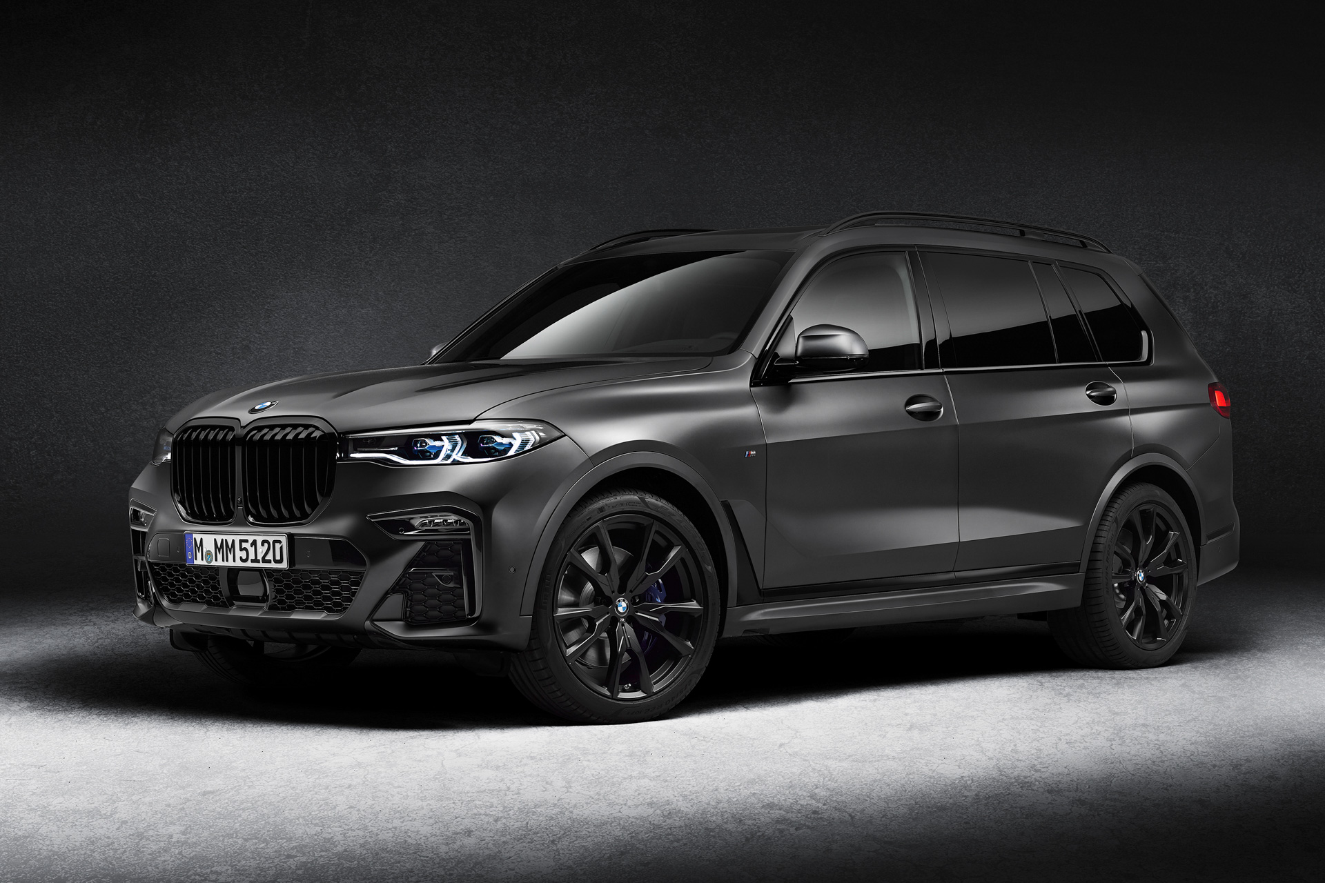 BMW、日本国内7台の限定車「X7 エディション・ダーク・シャドウ」を