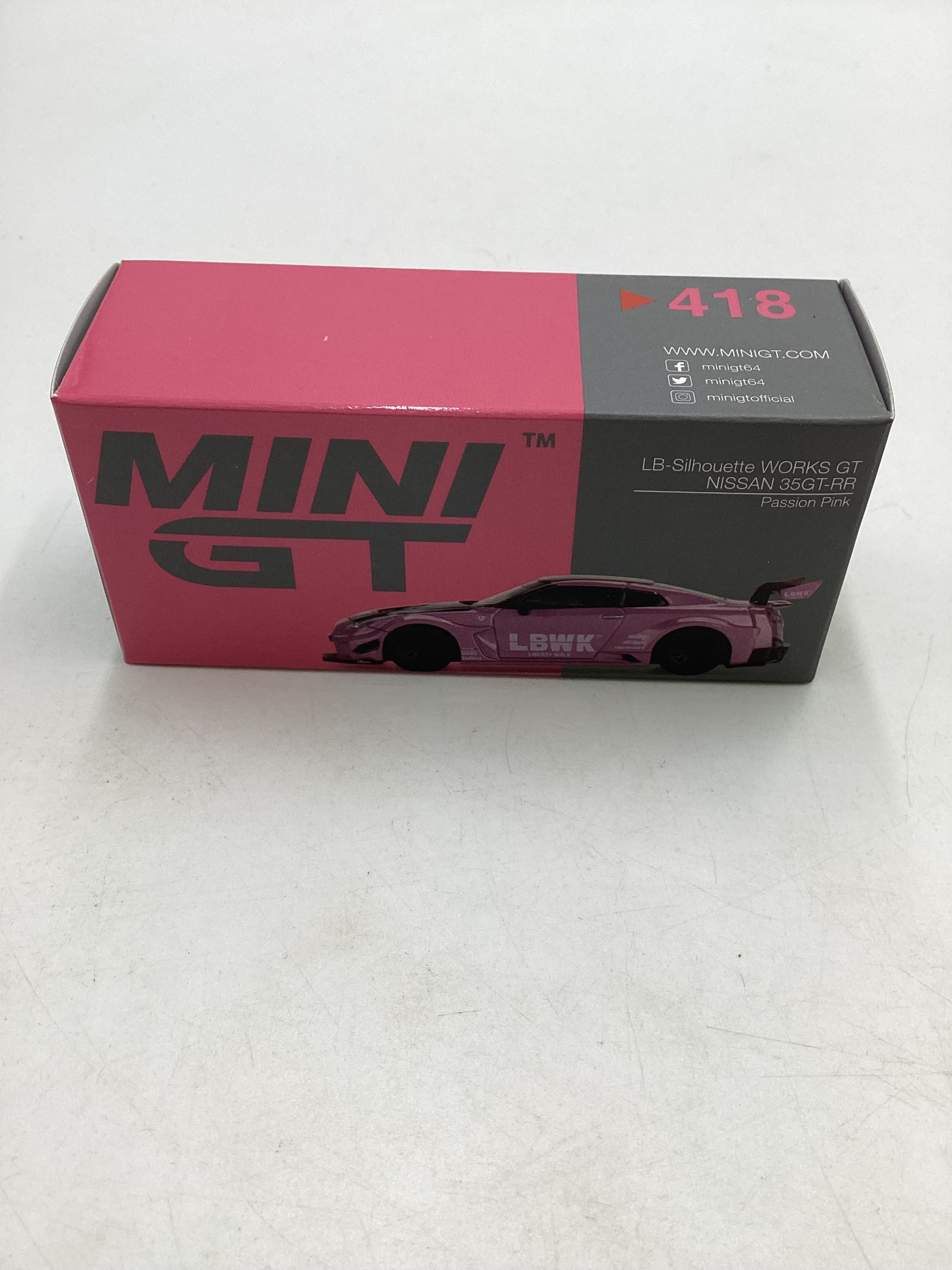 Mini GT #418 LB-Silhouette Works GT Nissan 35GT -RR LBWK Passion