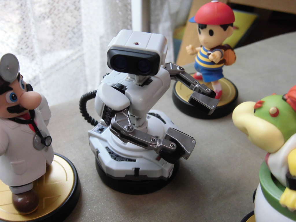 海外版ロボット「R.O.B.」のamiiboを購入！ - カオスクライマーの日記