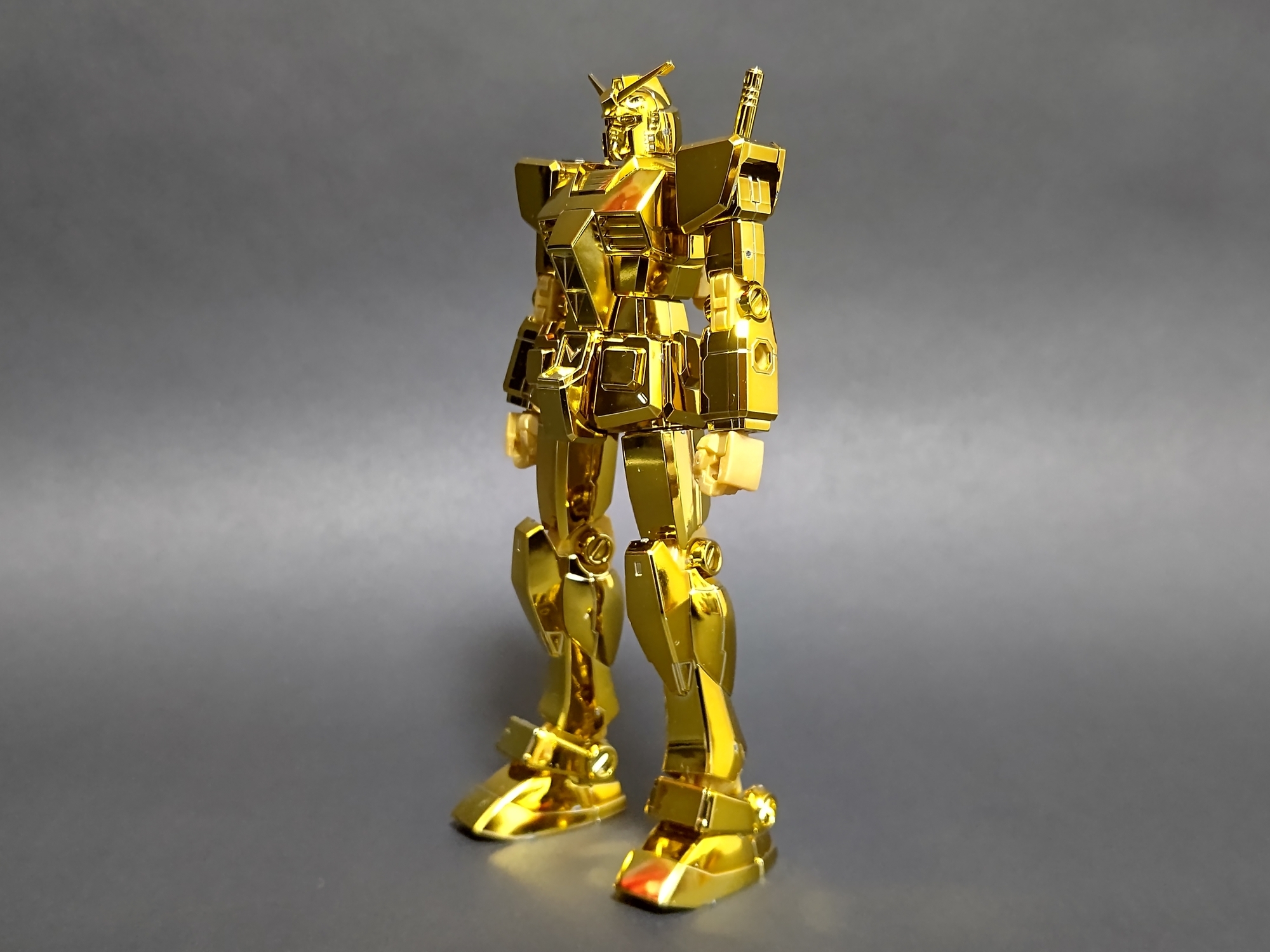ガンダムベース限定『HGUC RX-78-2 ガンダム（ゴールドコーティング