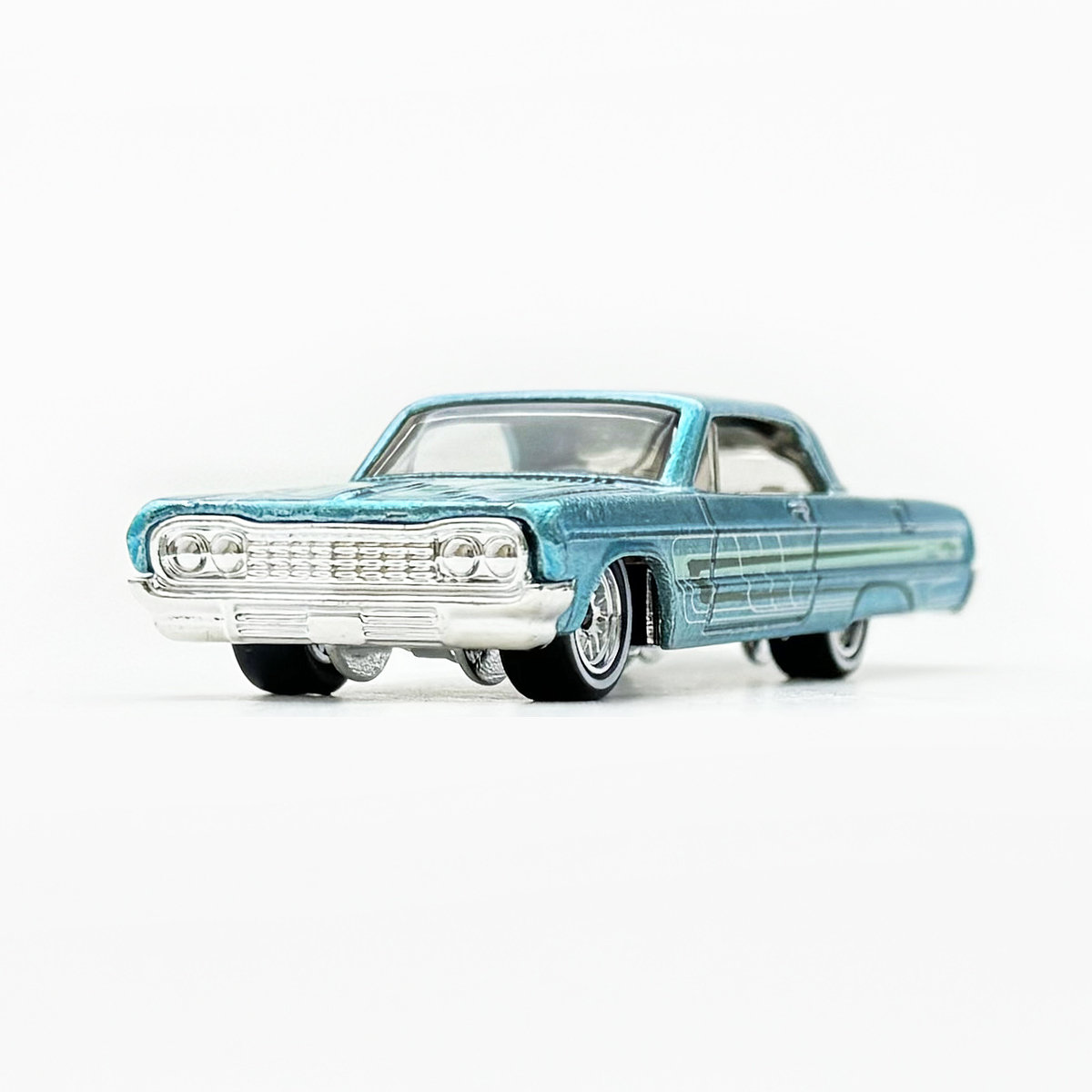 64 IMPALA - 増えすぎたミニカーに愛を捧ぐ