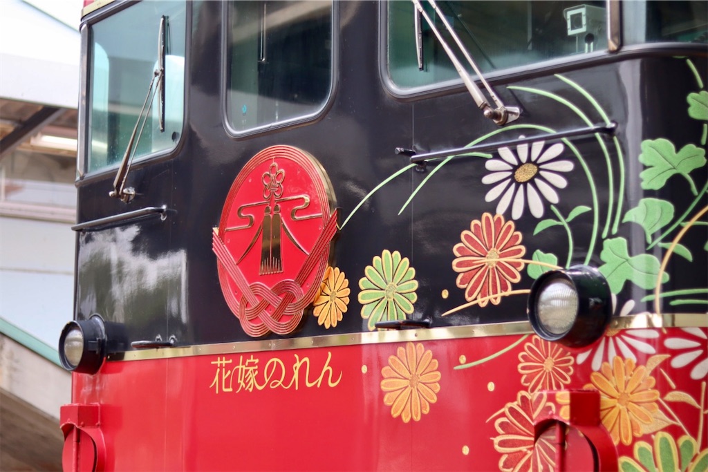 JR西日本の「花嫁のれん」｜加賀の伝統と美！華やかな観光列車