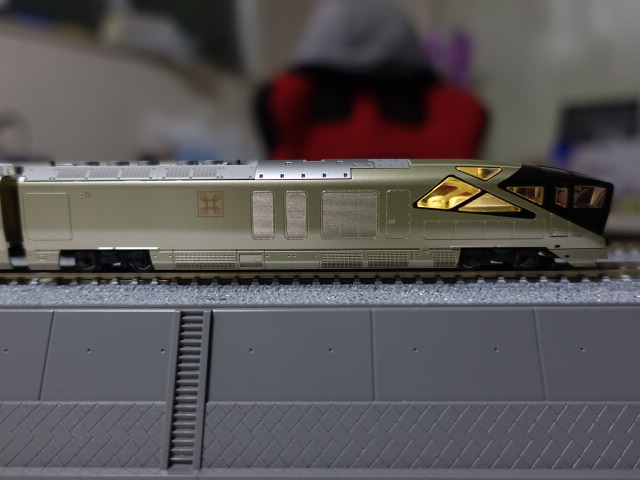 KATO・E001形＜TRAIN SUITE 四季島＞ 室内灯装着 - レインボーブログ