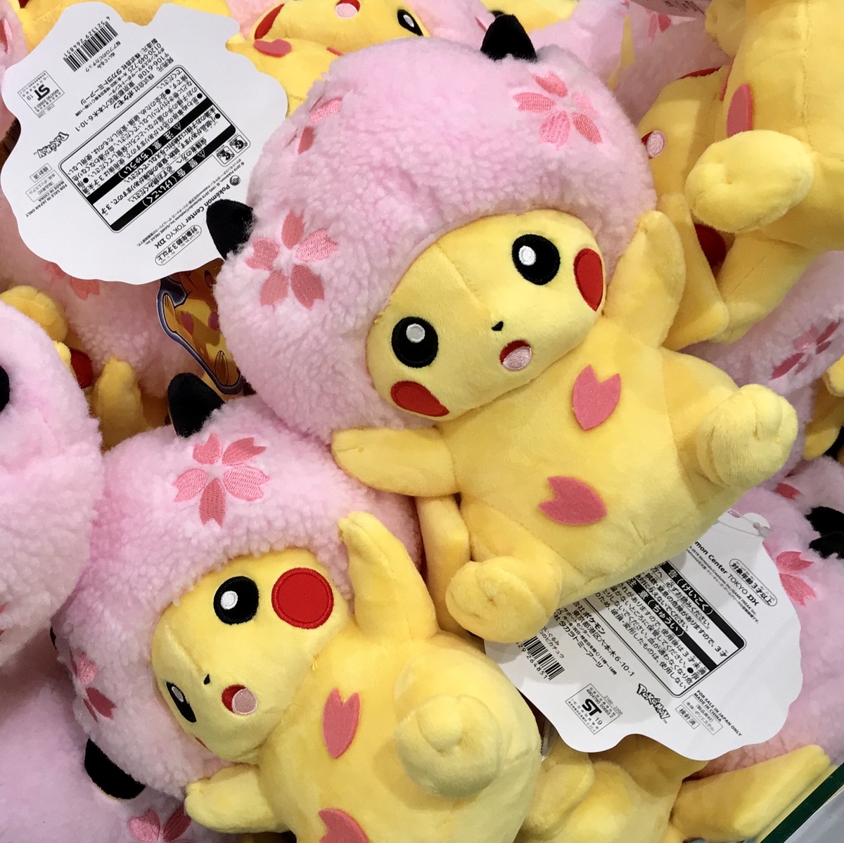 ぬいぐるみも大人気「桜アフロのピカチュウ」満開のポケモンセンター