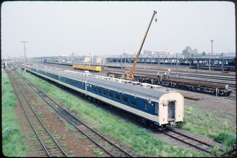 JR化間もない苗穂 - ただいま鉄道写真スキャン中
