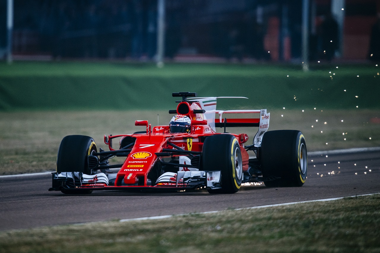 動画】ライコネンがフェラーリF1新車『SF70H』で初走行 | autosport web
