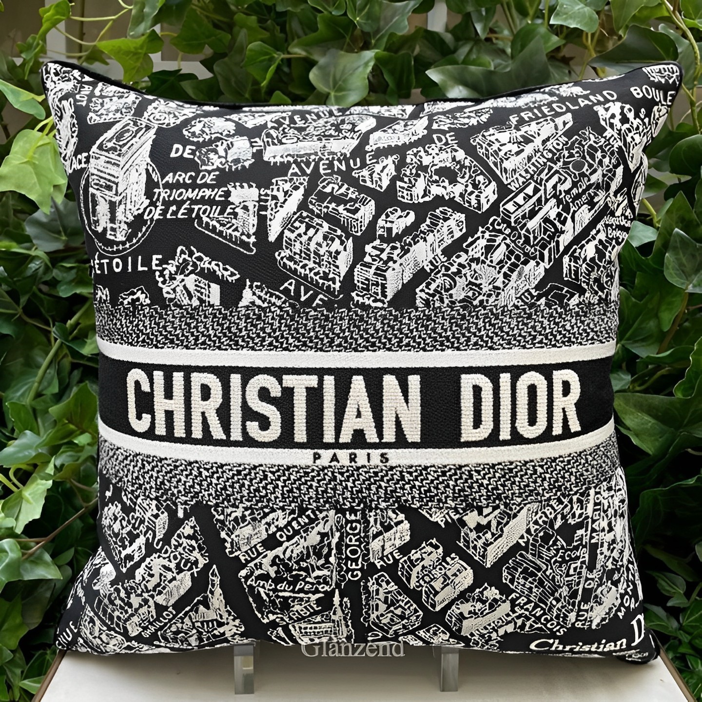 お部屋をお洒落に♪【Dior】パリモチーフ スモール クッション (Dior