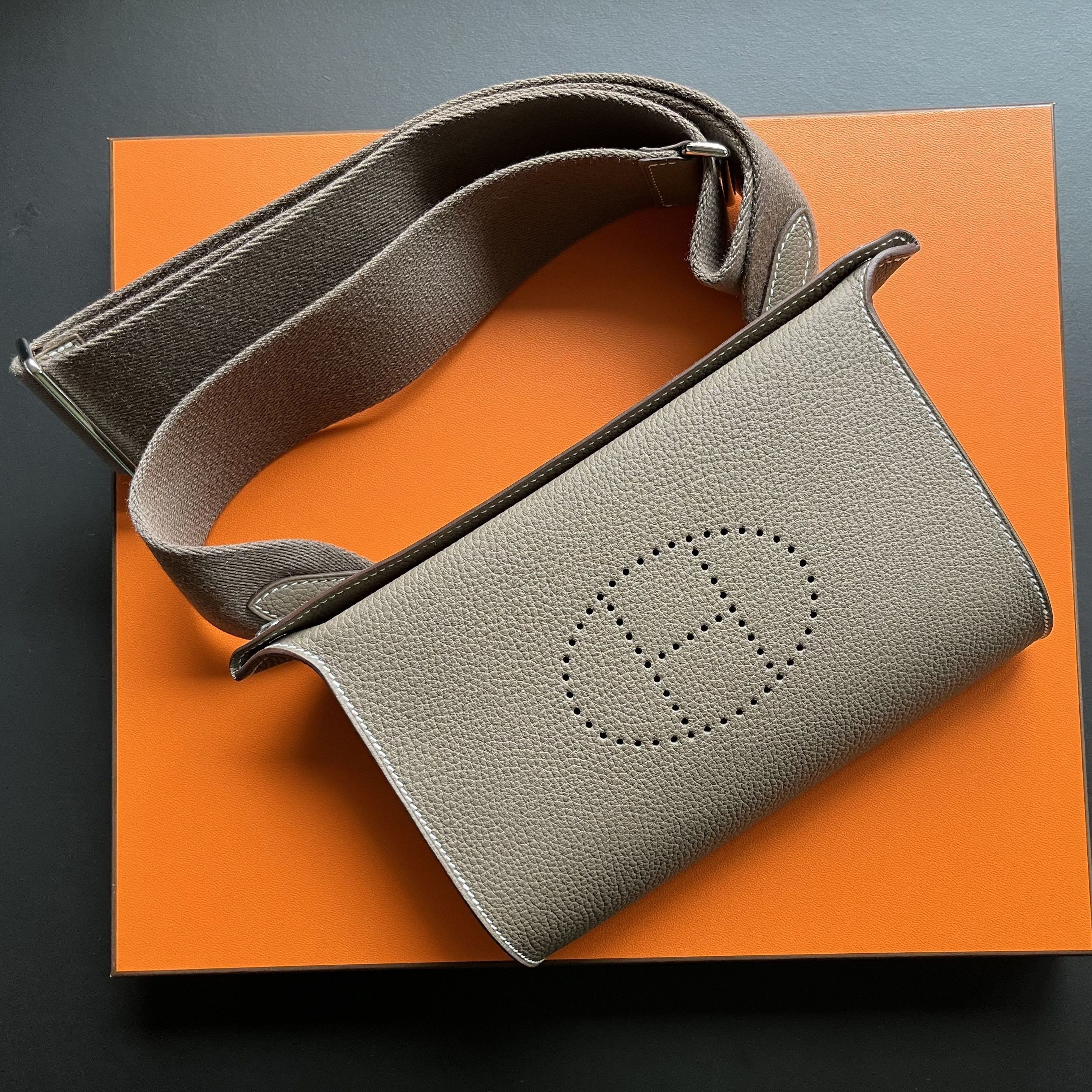 HERMES(エルメス)好きが唸る！話題の新作バッグ｢Videpoches(ヴィド