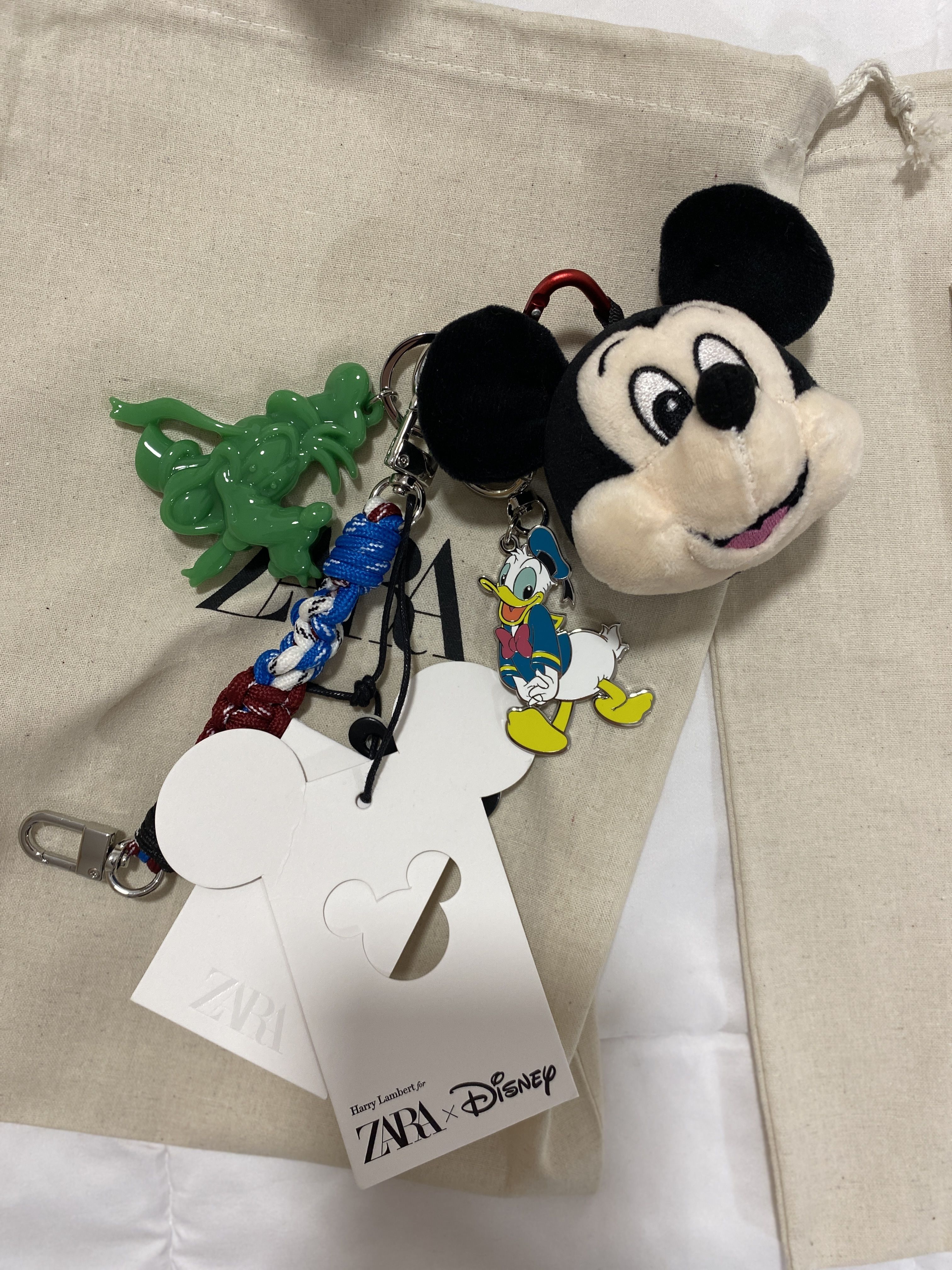 ZARA】マルチチャームキーホルダーミッキーマウスZARA XDISNEY (ZARA