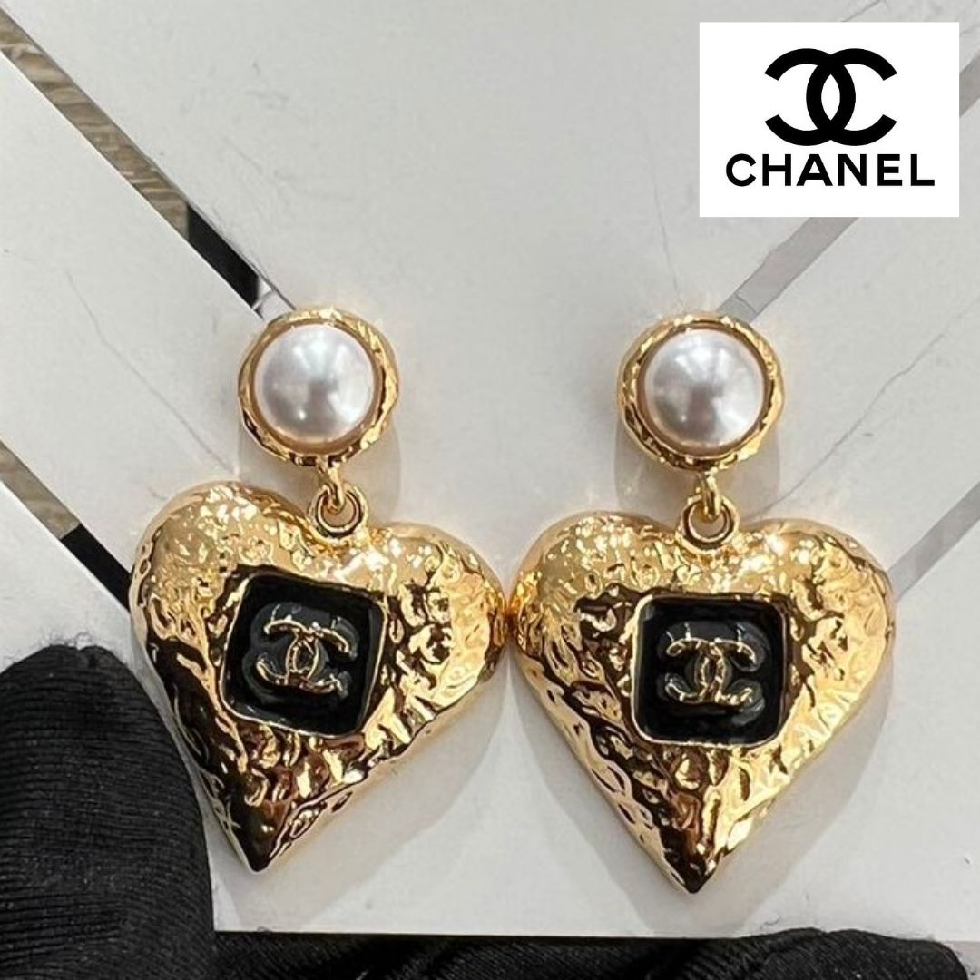 23AW☆ゴールドハートのきらめき♪シャネルハートロゴピアス (CHANEL
