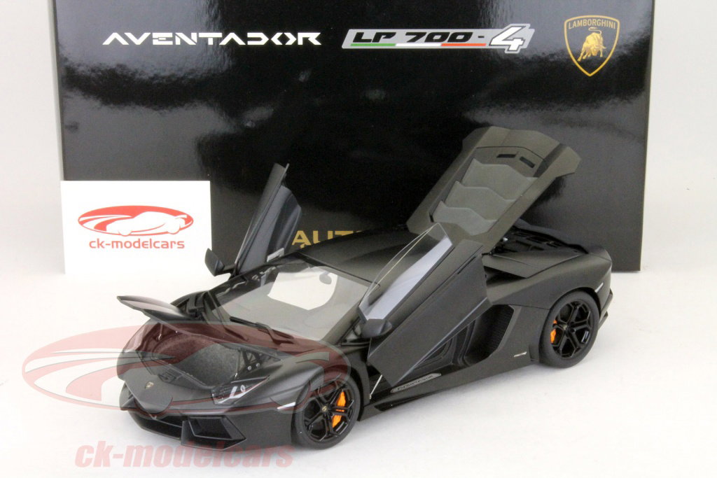 AUTOart 1:18 Lamborghini Aventador LP700-4 2011 matt black 74661