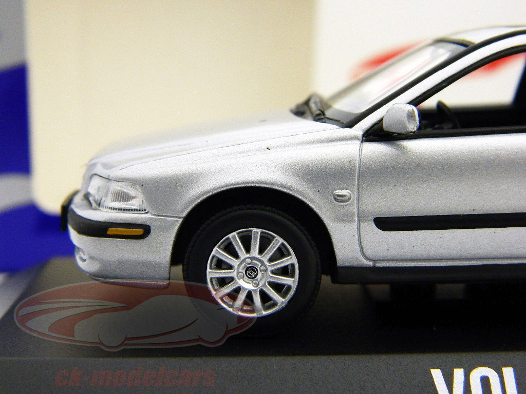 Minichamps 1:43 Volvo S40 2003 silver CK999606 model car CK999606