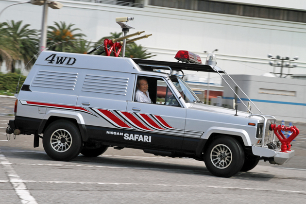 西部警察「日産 サファリ 4WD」、 ゲン(苅谷俊介)の運転で30年ぶりの