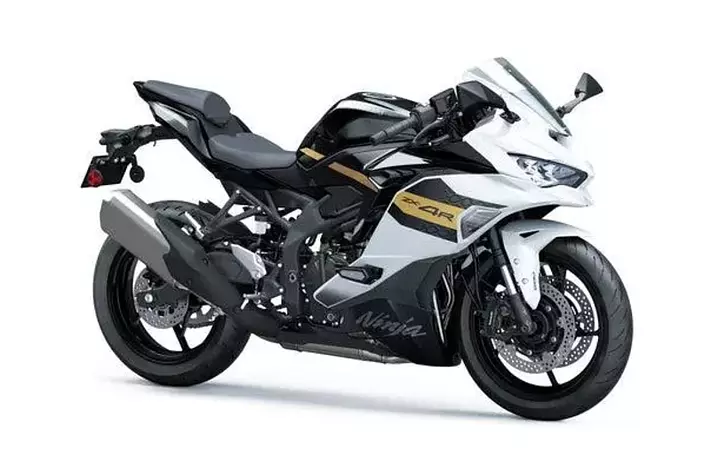 カワサキより2025年9月1日に「Ninja ZX-4R SE」「Ninja ZX-4RR」を新た