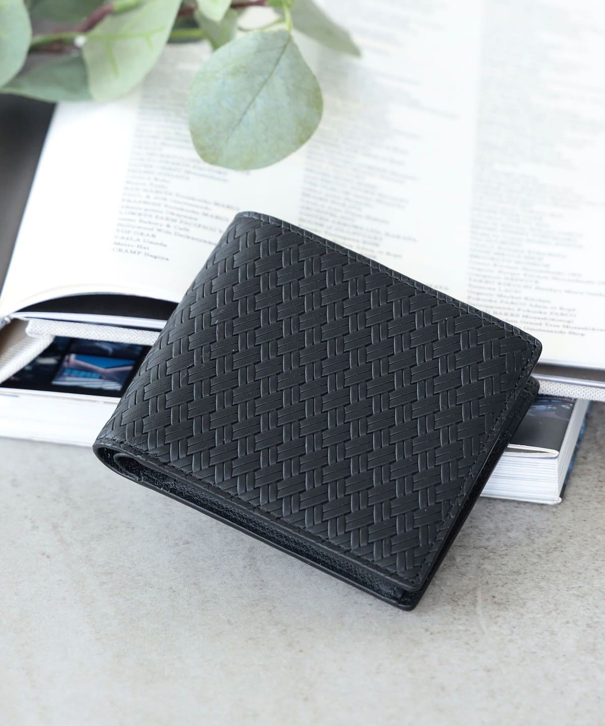 BEAMS HEART (BEAMS HEART) Mesh embossed leather bi-fold wallet