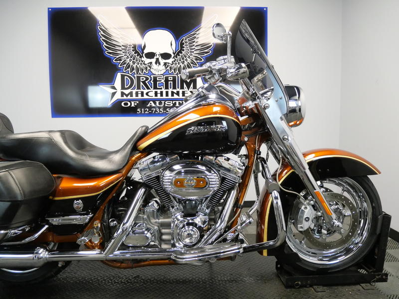 2008 Harley-Davidson® FLHRSE4 - Road King® Screamin' Eagle® 105th