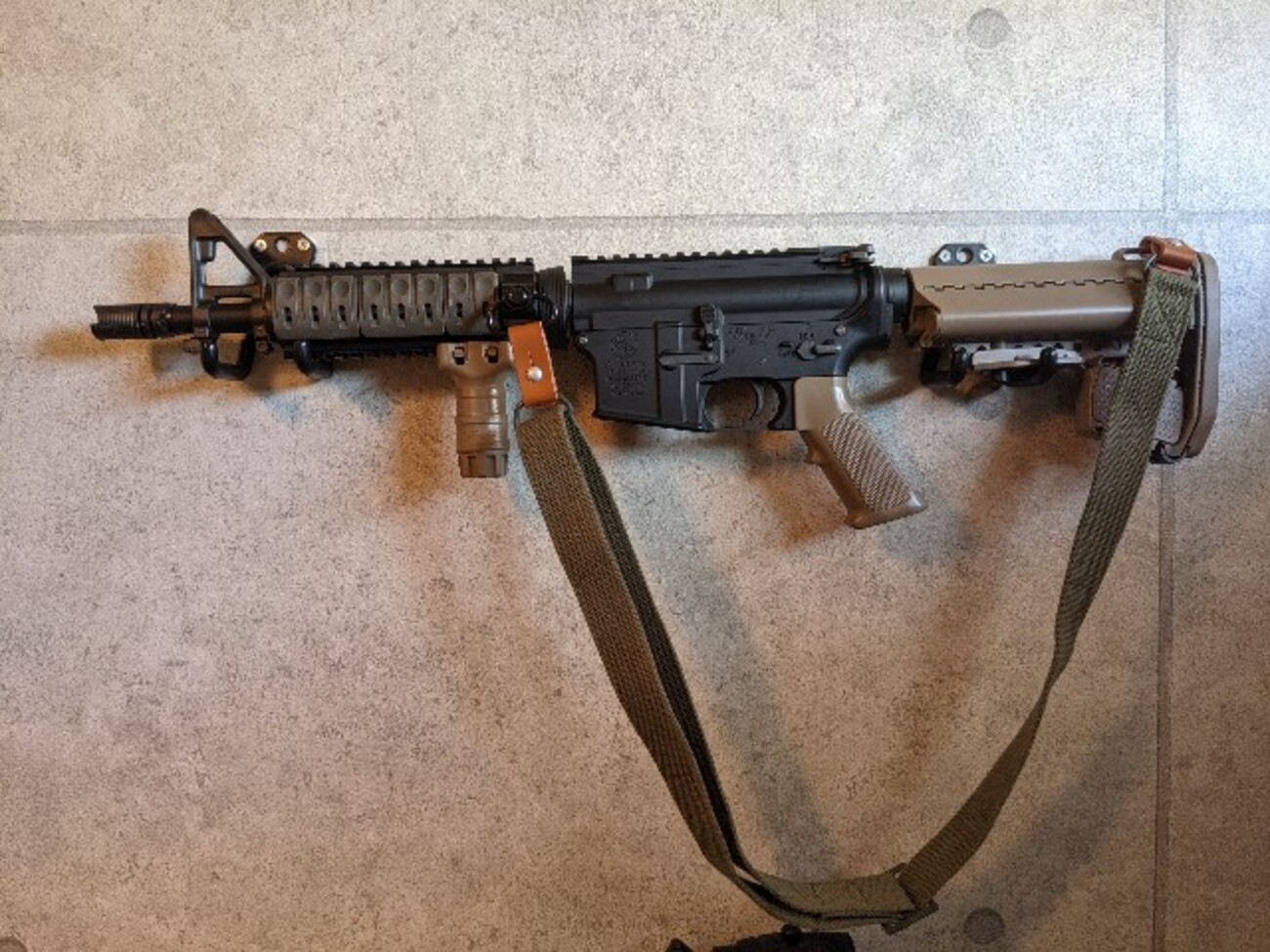 64射目 東京マルイ 次世代電動ガン CQB-Rのハンドガード交換計画①