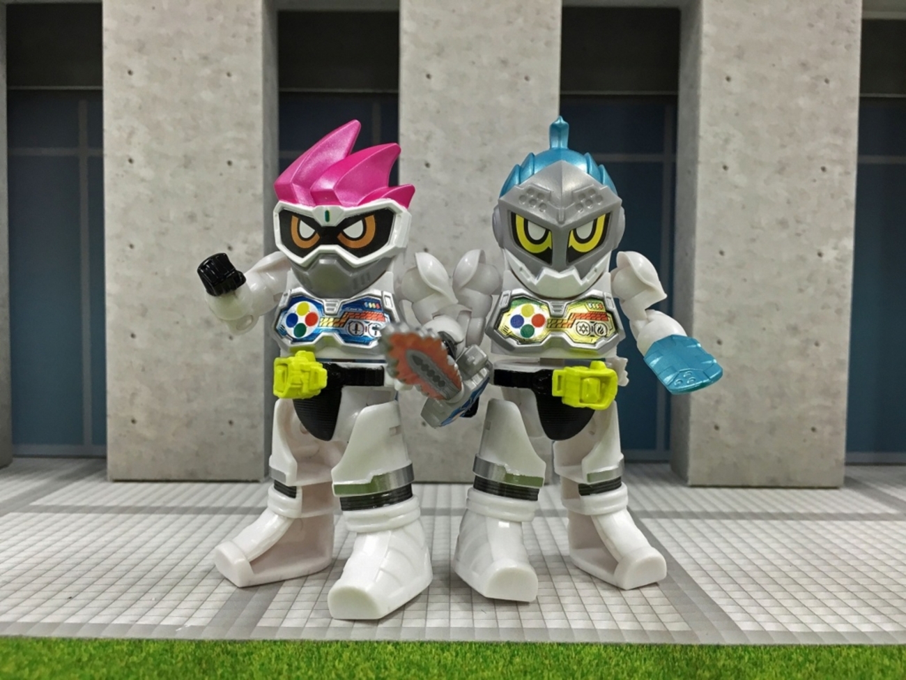 食玩WEEKLYエグゼイドvol.1】『ソフビヒーロー』で2ライダー競演