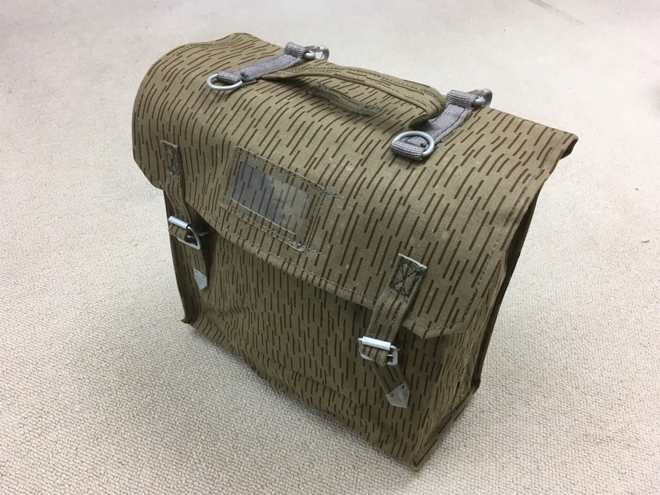 ハンドバッグにも！【旧東ドイツ軍装備品】陸軍迷彩バックバック