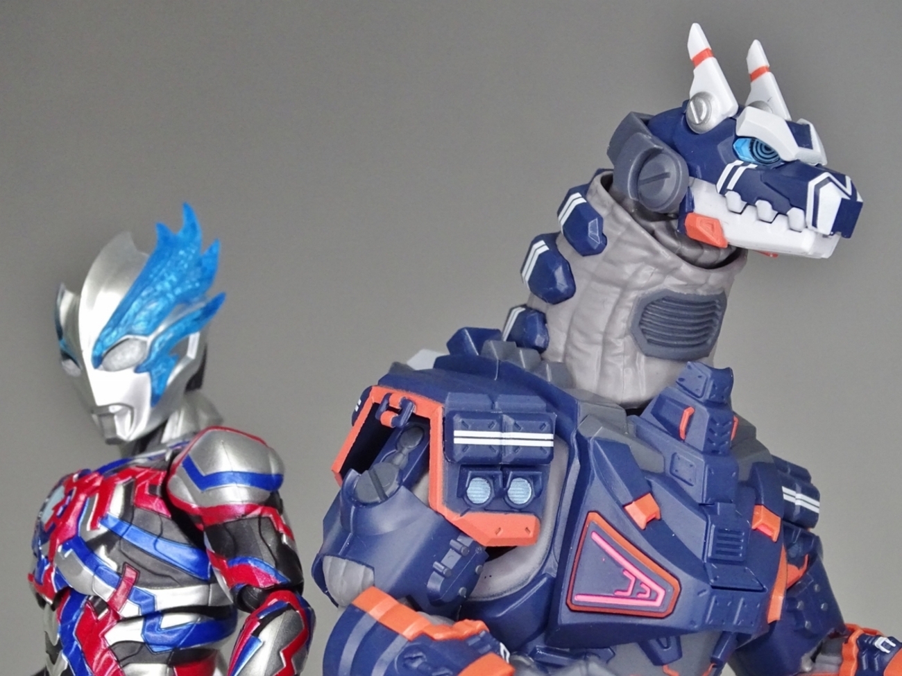 S.H.Figuarts 23式特殊戦術機甲獣アースガロン & プレミアムバンダイ