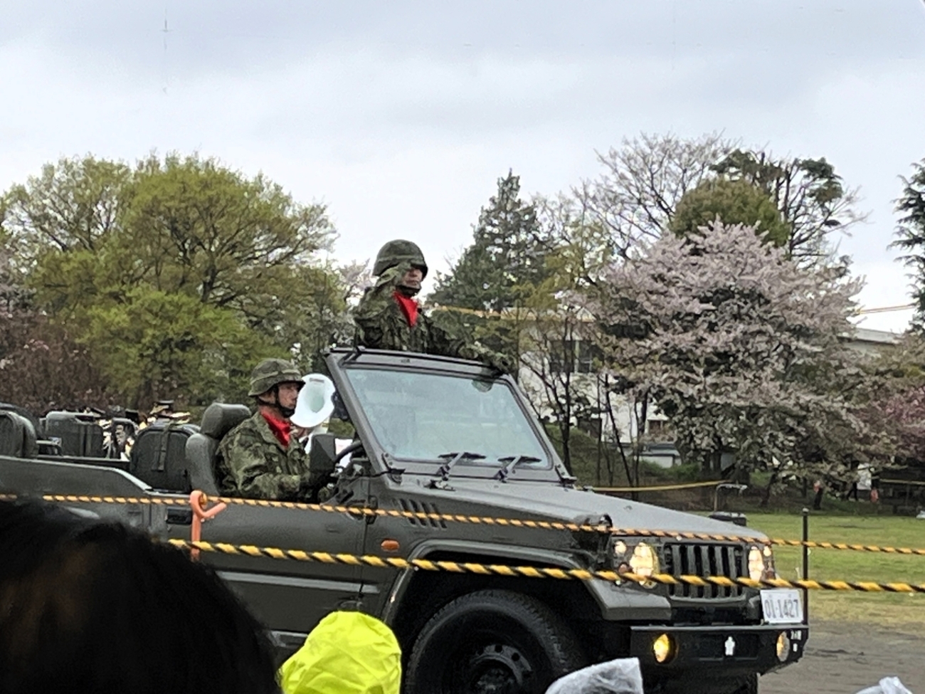 陸自：第1師団創立63周年・練馬駐屯地創設74周年記念行事に参列