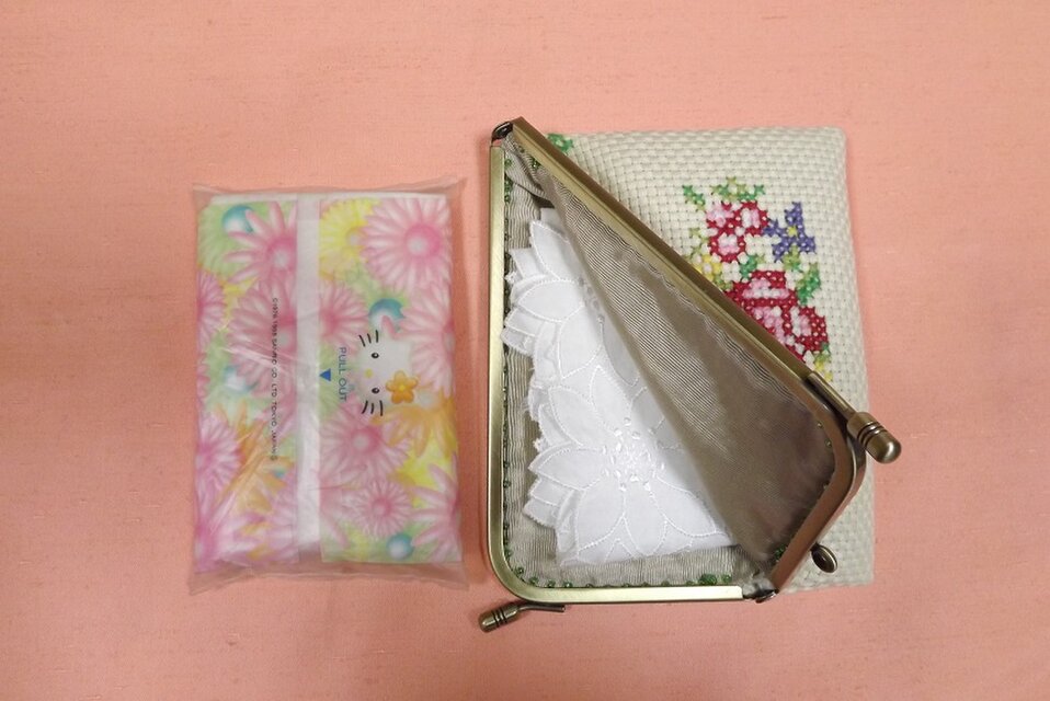 クロスステッチ刺繍・L字型口金フラットポーチ | iichi 日々の暮らしを