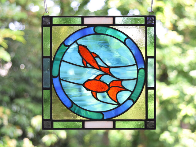 ステンドグラス ミニパネル 金魚(iii) 15cm | iichi 日々の暮らしを