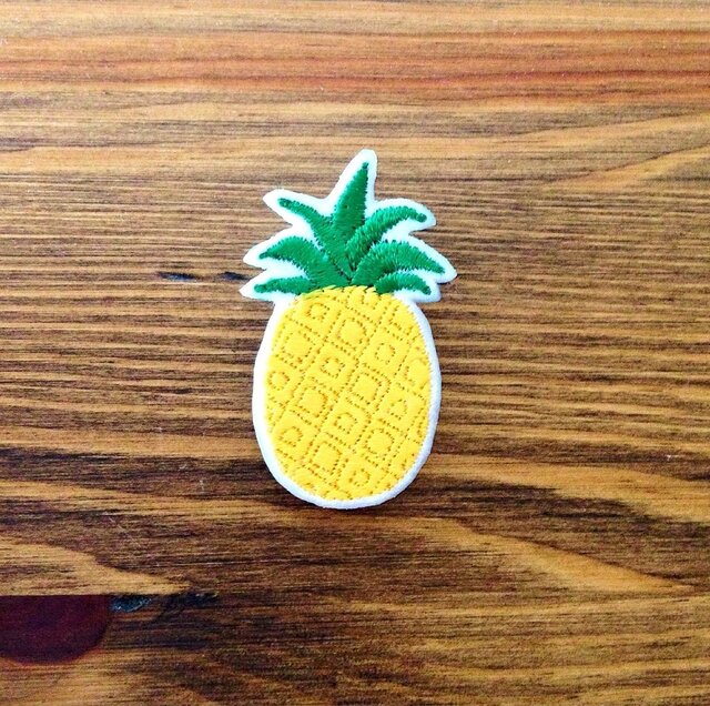 刺繍ブローチ 「パイナップル」 | iichi 日々の暮らしを心地よくする