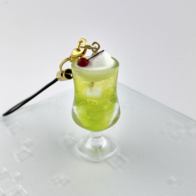 クリームソーダのストラップ | iichi 日々の暮らしを心地よくする