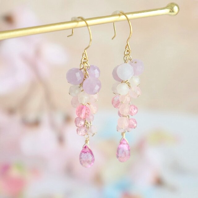 ゆれる桜色ピンク 天然石 フックピアス/イヤリング | iichi 日々の